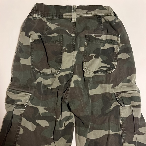 Camouflage Cargo Pants - Picture 4 of 5